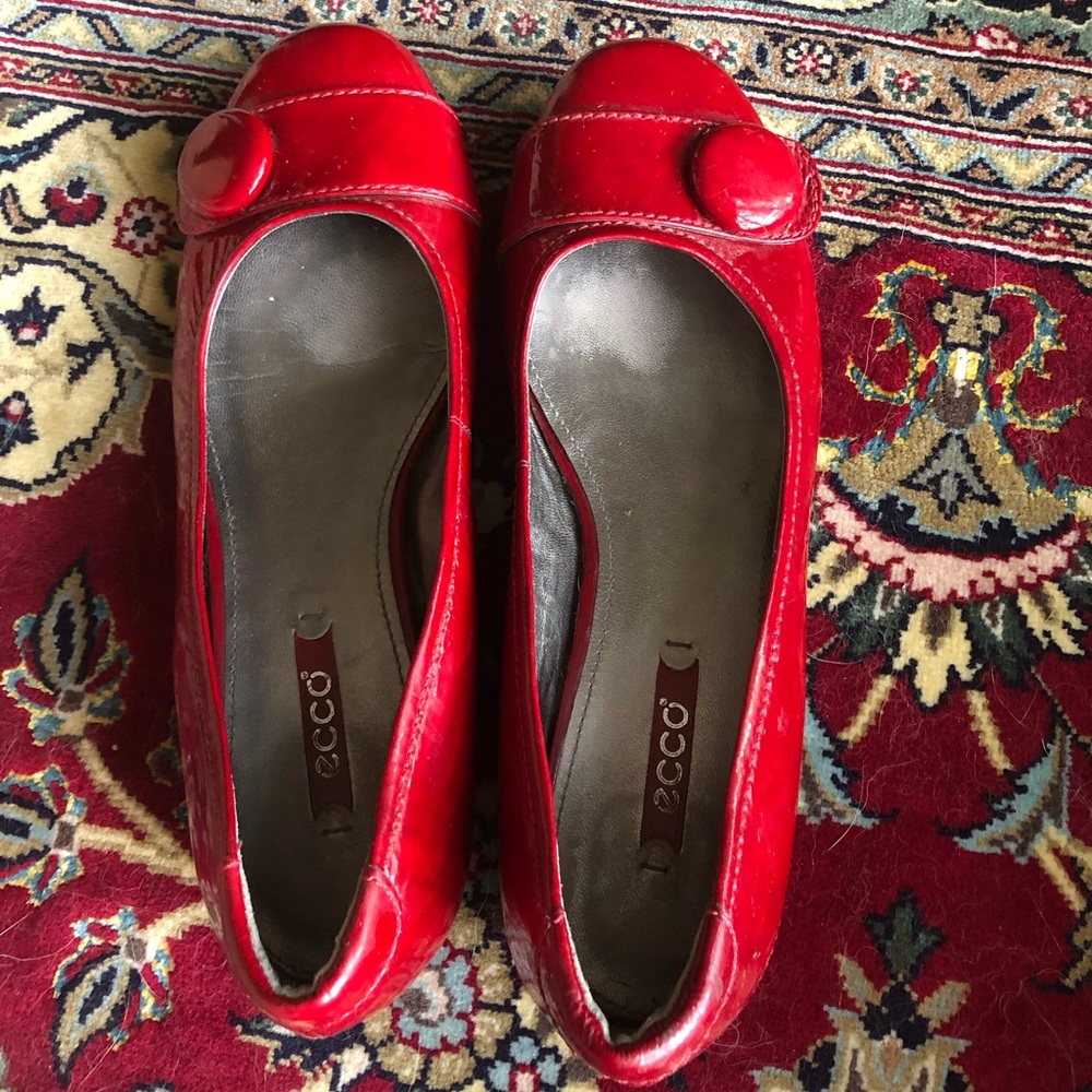 Ecco, cherry red flats